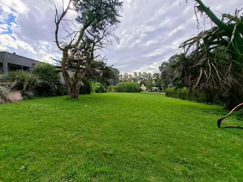 terreno en barrio privado barrancas de san benito