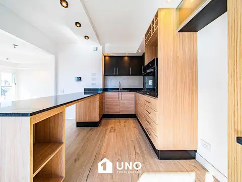 Italia y Ituzaingo - Piso Exclusivo de 2 Dormitorios. Cochera disponible.