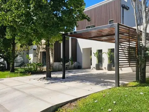 Venta Casa 5amb.Lote Central- Barrio Altos del Sol.Ituzaingo