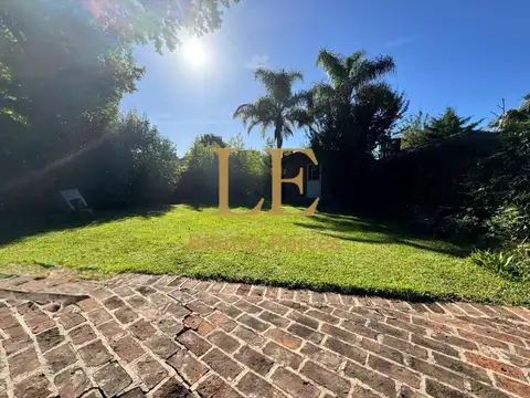 Casa en Venta con 3 cocheras