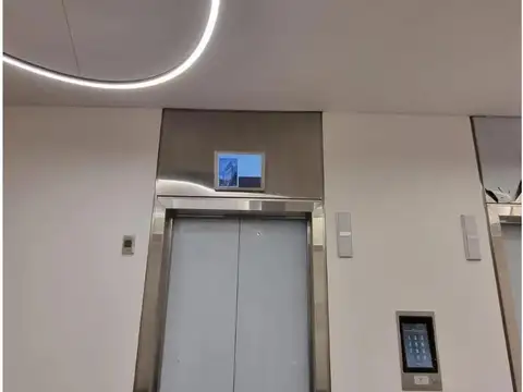 Oficina en Alquiler con 4 cocheras