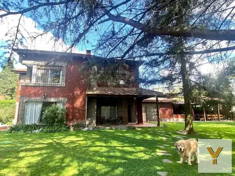 Bariloche e/ Aconquija y Felipe Flint