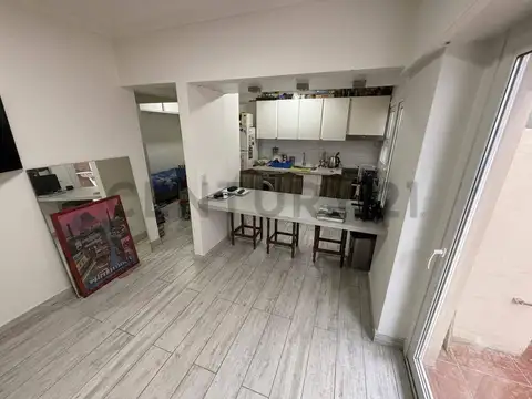 3 de febrero 3000, Piso 1