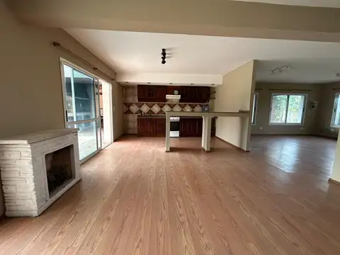 Casa 6 ambientes con 3 baños