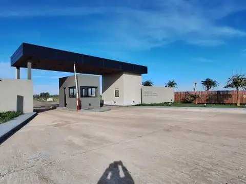 Casa de 2 Dormitorios en Venta Oliveros