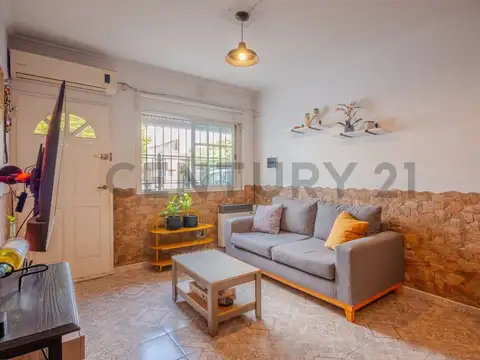 SE VENDE DUPLEX 3 AMBIENTES CON COCHERA Y PATIO APTO CREDITO