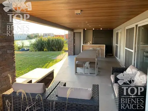 Casa en Venta en El Canton, USD 600.000