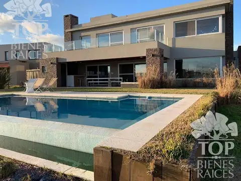 Casa en Venta en El Canton, USD 600.000