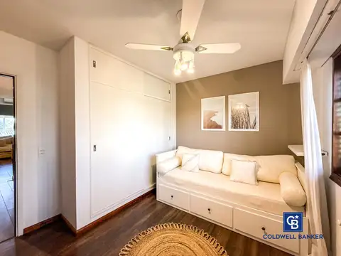 CASA SUPER LUMINOSA EN AMPLIO LOTE