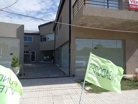 Los Lapachos, Pérez 100