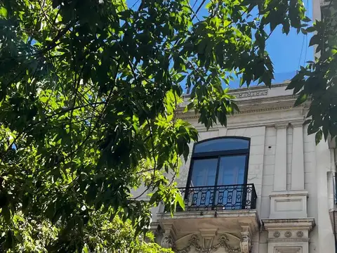 Piso por escalera con terraza totalmente reciclado