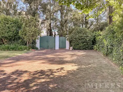 Casa en Venta con 7 cocheras