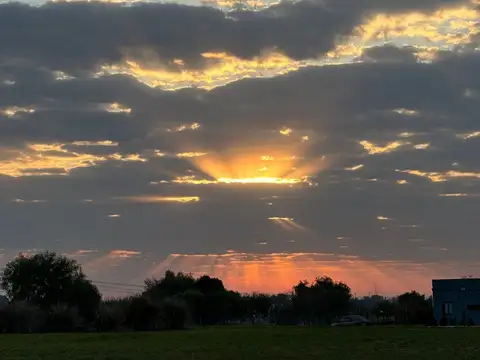 ALQUILER CASA DE DISEÑO AL GOLF - PILAR