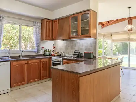 Casa 7 ambientes con 3 baños