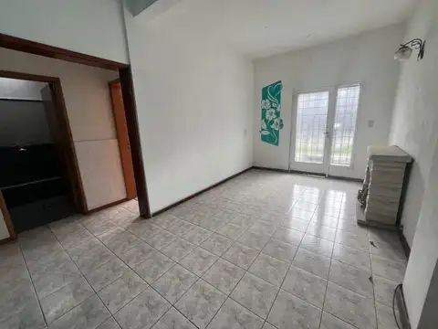 Casa 3 ambientes Villa Luzuriaga