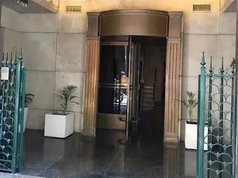 25 de Mayo 400,  4° Piso, B - / Av. Corrientes y Lavalle, CABA