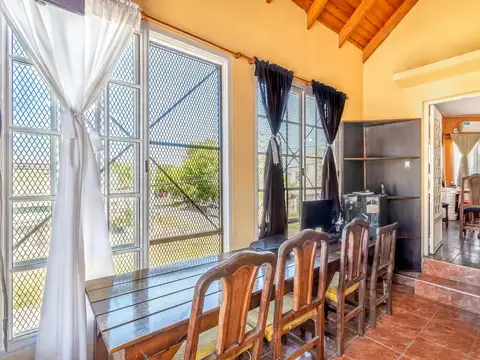 Casa 4 ambientes con 2 baños