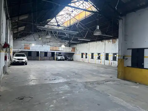VENTA GALPÓN EN FLORES