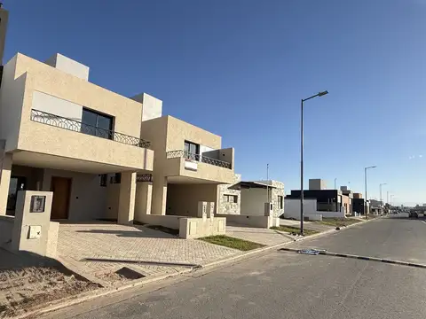 VENTA DUPLEX QUEBRADAS DE MANANTIALES