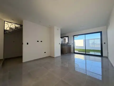 Casa 6 ambientes con 1 baño