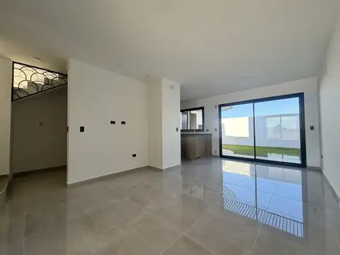 Casa 6 ambientes con 1 baño