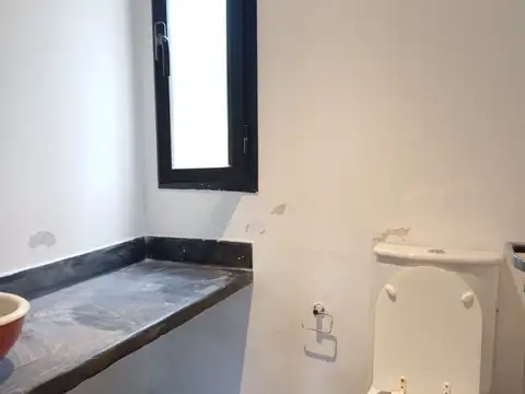 Casa 8 ambientes con 4 baños