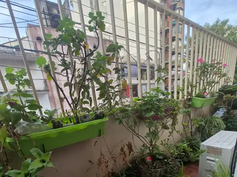 4 Amb Al Frente con Balcón - Estilo Francés - 1er Piso X Escalera