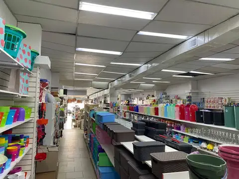 Excelente local en Avenida Centrica