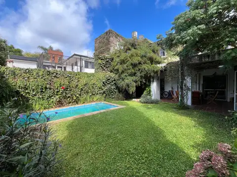 EXCELENTE CASA DE 2 PLANTAS EN VENTA  EN ALBERDI