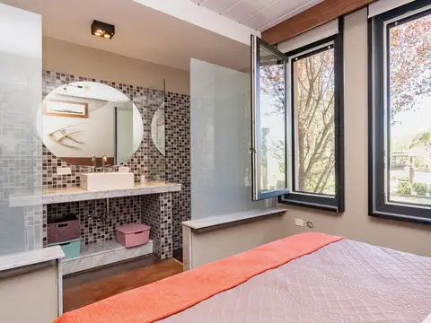 Casa en Venta con 4 cocheras