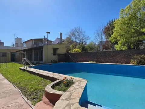Casa venta 3 ambientes amplio lote parque piscina