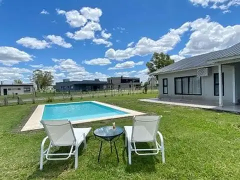 Venta. Casa. 4 ambientes. Area 60. La plata.