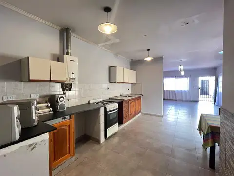 CASA EN VENTA 3 AMB  CON PATIO VALENTIN ALSINA