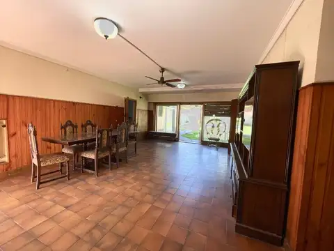 Casa 5 ambientes con 4 baños