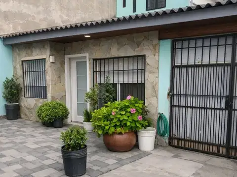 CASA 3 AMBIENTES EN LOMAS DE ZAMORA