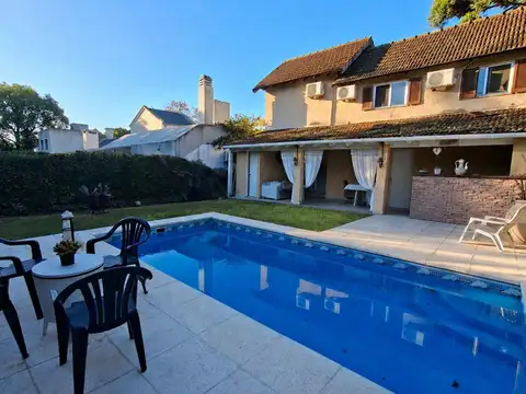 Venta de Casa 4 ambientes con Pileta y Playroom en Maschwitz Country Club