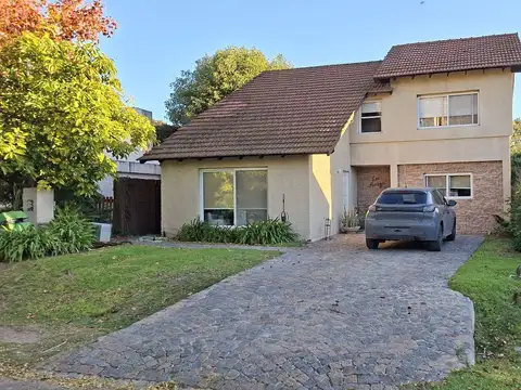 Venta de Casa 4 ambientes con Pileta y Playroom en Maschwitz Country Club