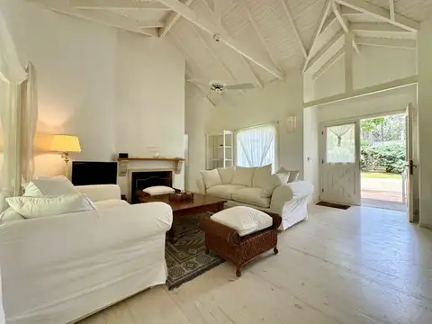 Casa 6 ambientes con 3 baños