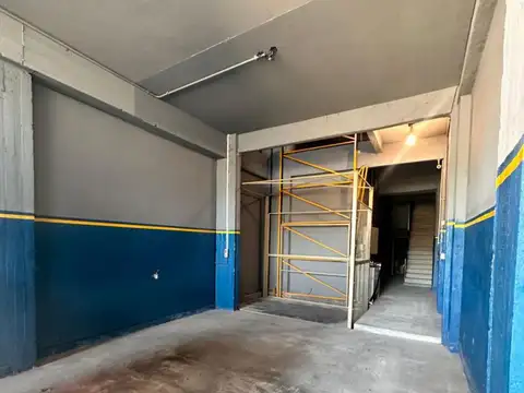 LOCAL CON DEPOSITO DE 705M2 SOBRE RUTA 8 Y SALTA