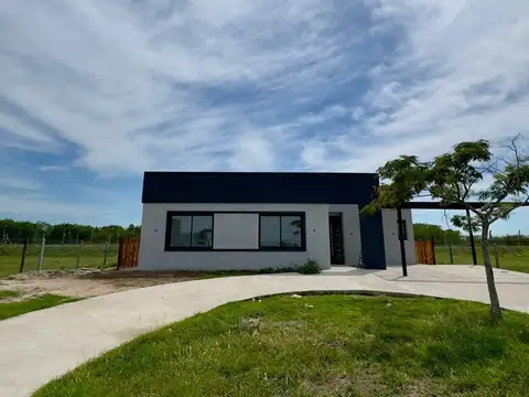 Casa 4 ambientes con 2 baños