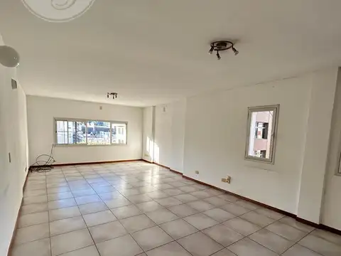 SEMI PISO 1 AMB - 50M2 - PURA LUZ - EXC ESTADO - PARAGUAY Y ESMERALDA