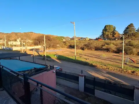 Casa 6 ambientes con 2 baños