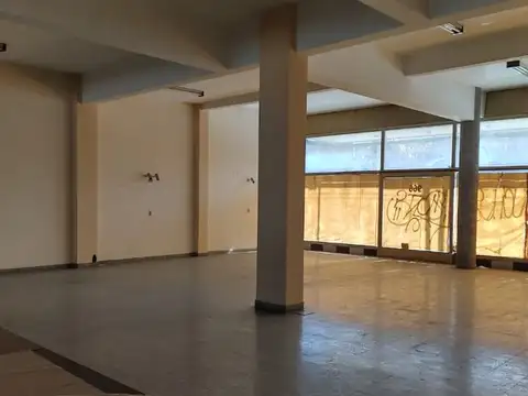 Av Gral E Mosconi 900