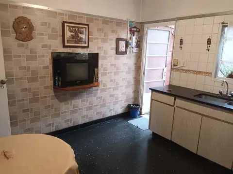 Depto Tipo Casa 5 ambientes con 2 baños