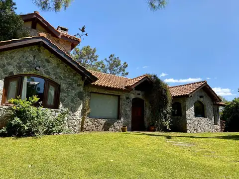 Casa en Alquiler Temporal en Carilo, USD 4.900