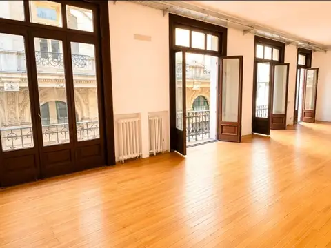 Excelente oficina de 282 m2 en edificio de estilo