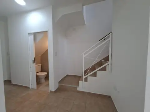 Depto Tipo Casa en Alquiler al Este