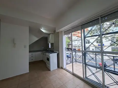 Depto Tipo Casa en Alquiler en Parque Chacabuco, $ 950.000