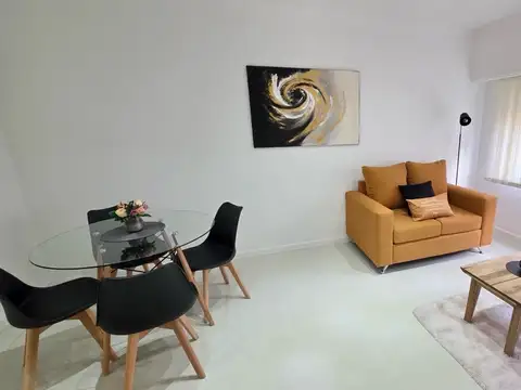 Departamento 2 ambientes a la calle, reciclado y amoblado, Bolívar 2300, Centro