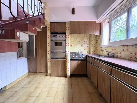 Casa 5 ambientes con 2 baños